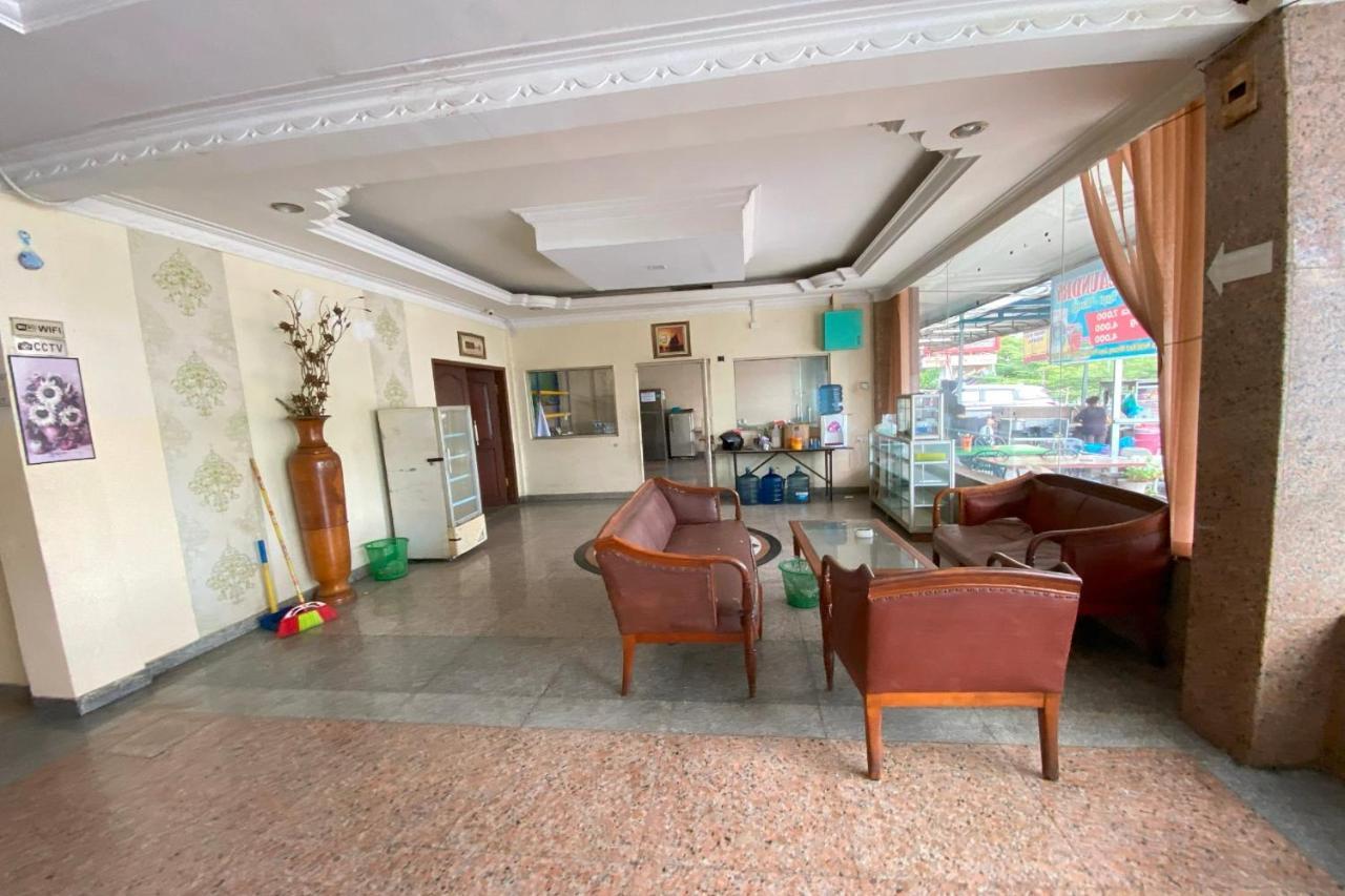 Oyo 92702 Minang Jaya Hotel Nagoya Luaran gambar