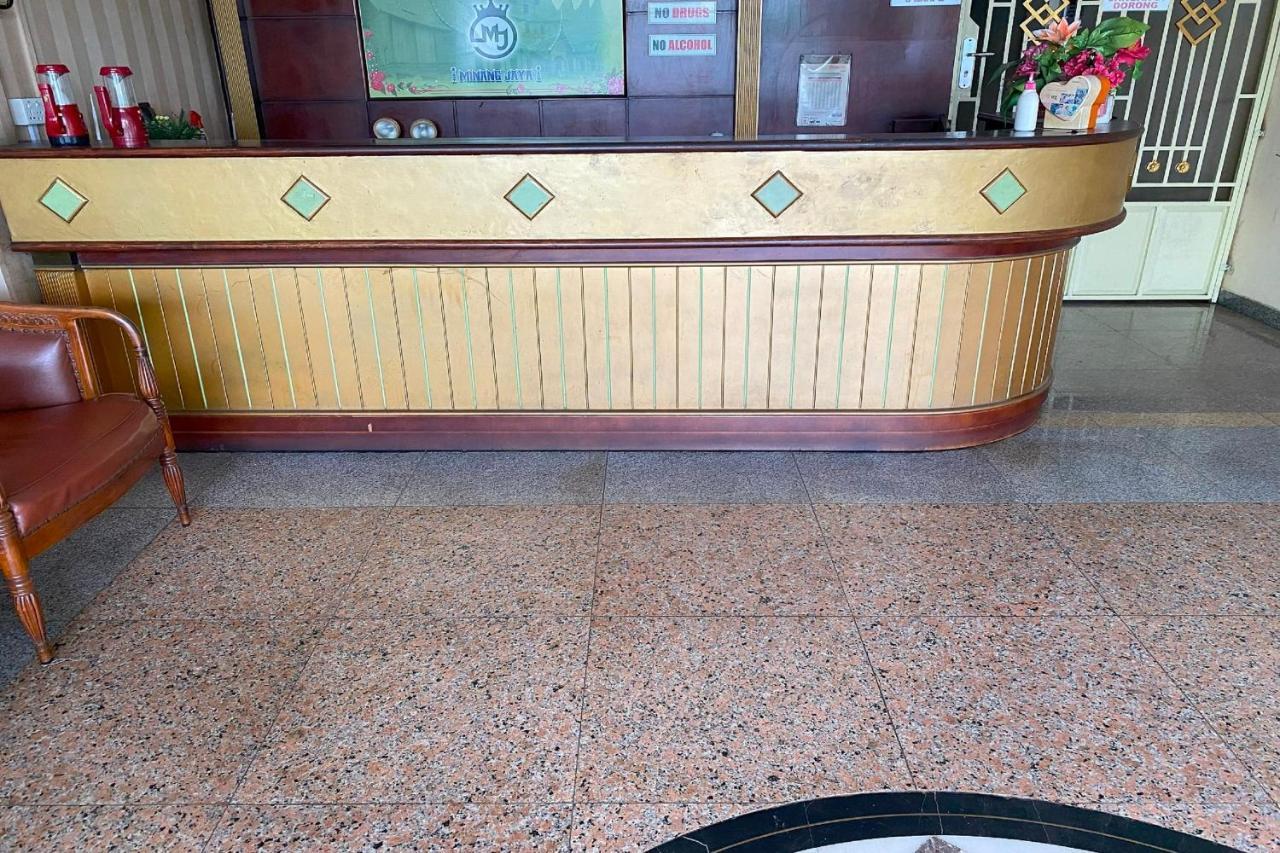 Oyo 92702 Minang Jaya Hotel Nagoya Luaran gambar